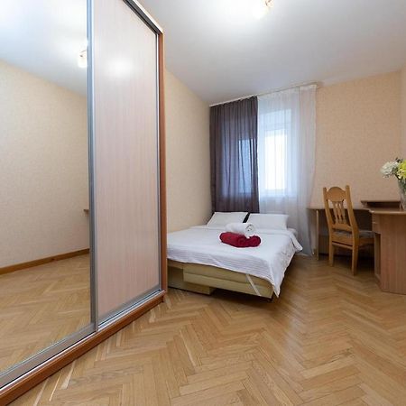 Spacious Apartments In The Center Of Obolon 2 Bedrooms Kijev Kültér fotó