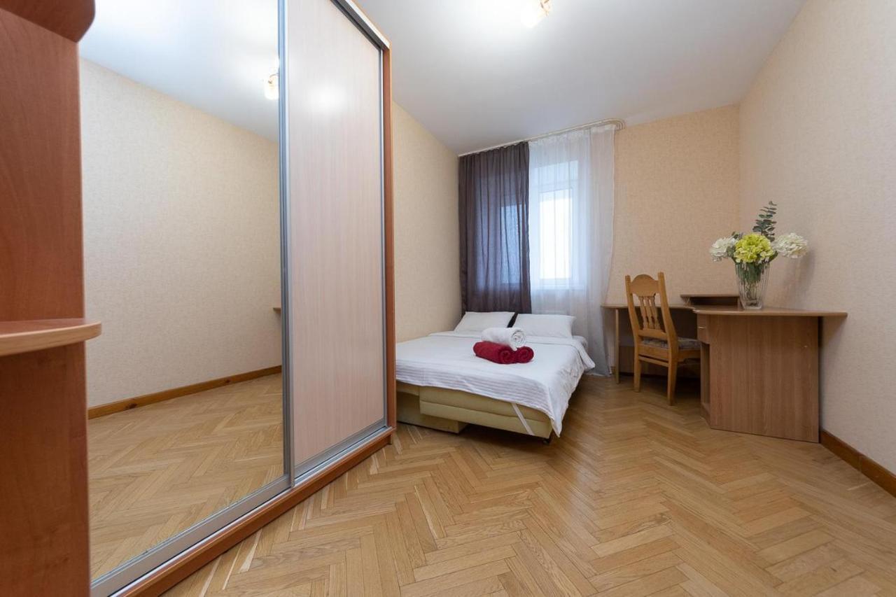 Spacious Apartments In The Center Of Obolon 2 Bedrooms Kijev Kültér fotó