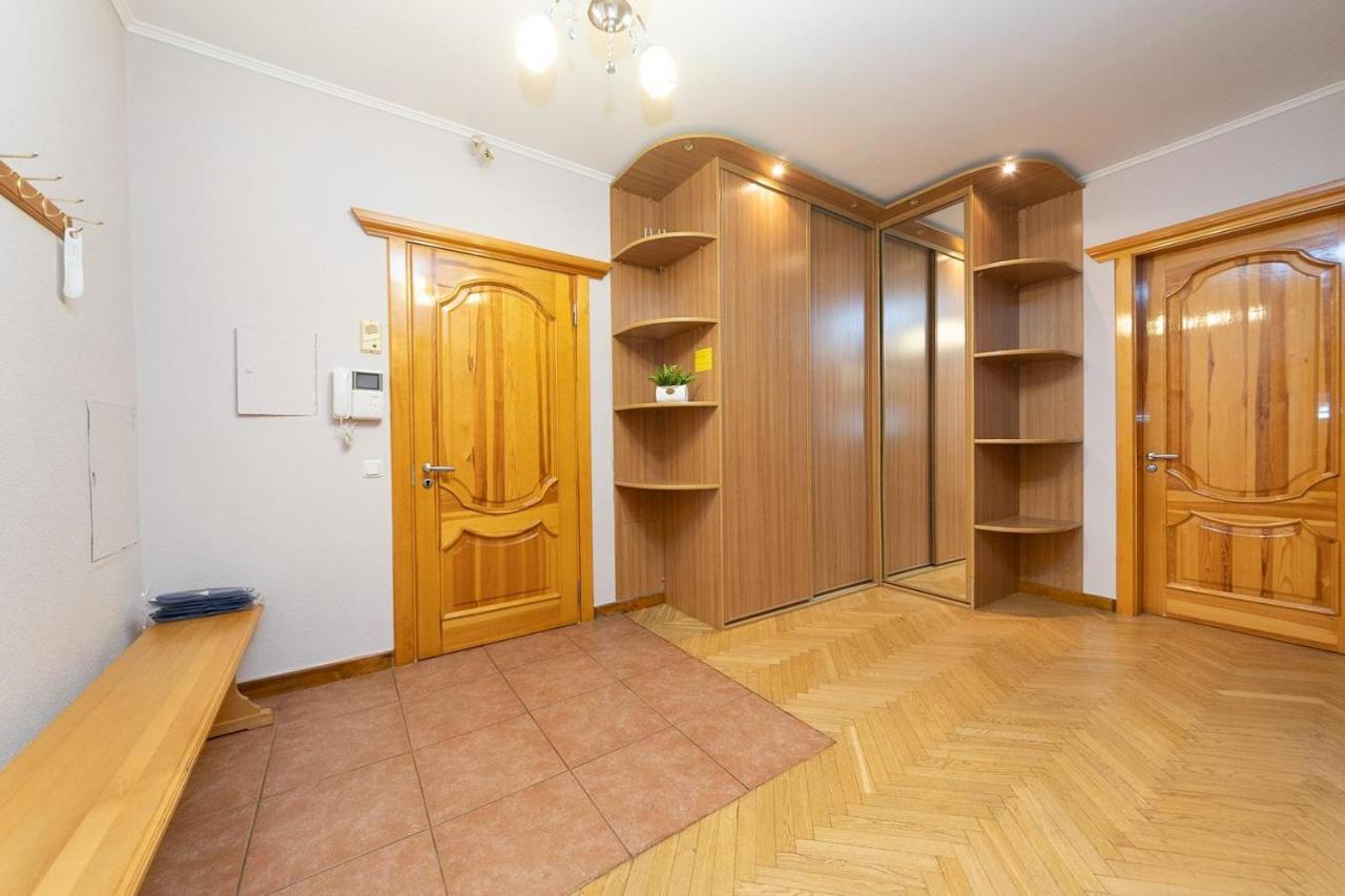 Spacious Apartments In The Center Of Obolon 2 Bedrooms Kijev Kültér fotó