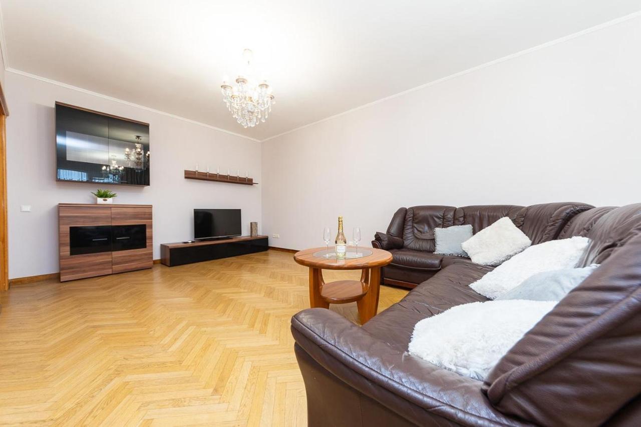 Spacious Apartments In The Center Of Obolon 2 Bedrooms Kijev Kültér fotó