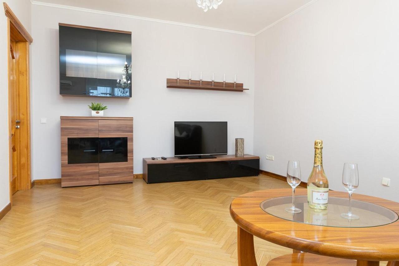 Spacious Apartments In The Center Of Obolon 2 Bedrooms Kijev Kültér fotó