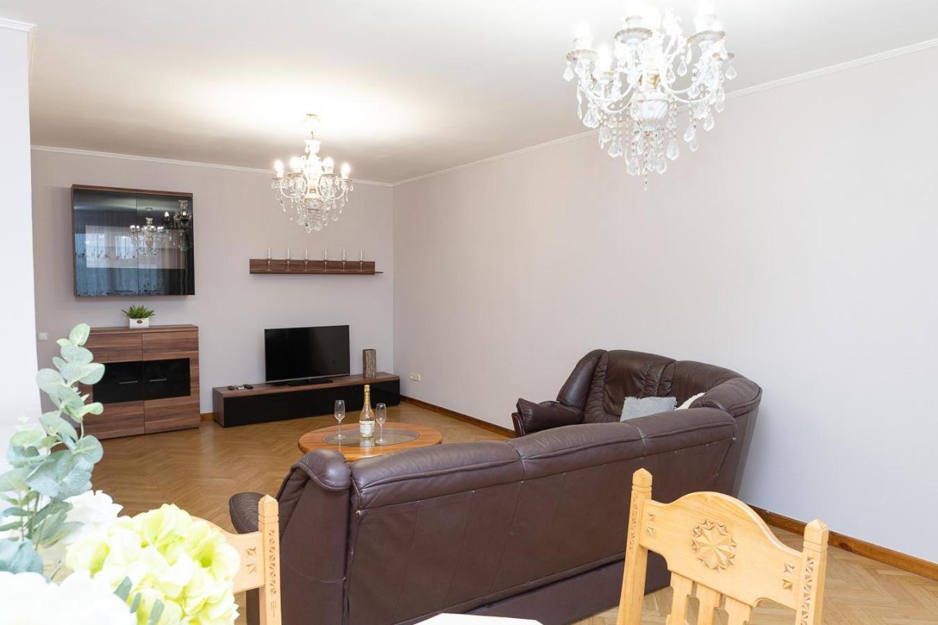 Spacious Apartments In The Center Of Obolon 2 Bedrooms Kijev Kültér fotó