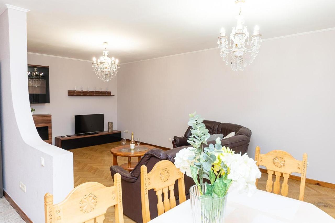 Spacious Apartments In The Center Of Obolon 2 Bedrooms Kijev Kültér fotó