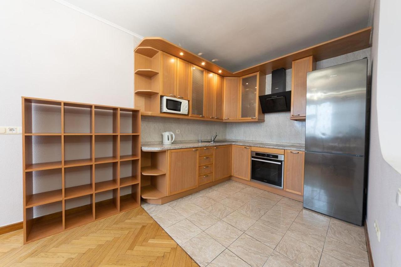 Spacious Apartments In The Center Of Obolon 2 Bedrooms Kijev Kültér fotó