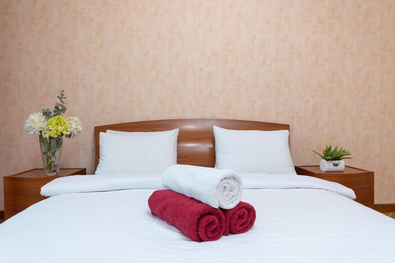 Spacious Apartments In The Center Of Obolon 2 Bedrooms Kijev Kültér fotó