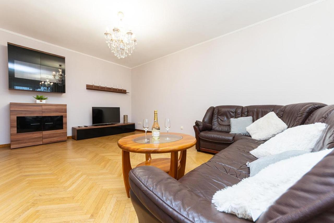 Spacious Apartments In The Center Of Obolon 2 Bedrooms Kijev Kültér fotó
